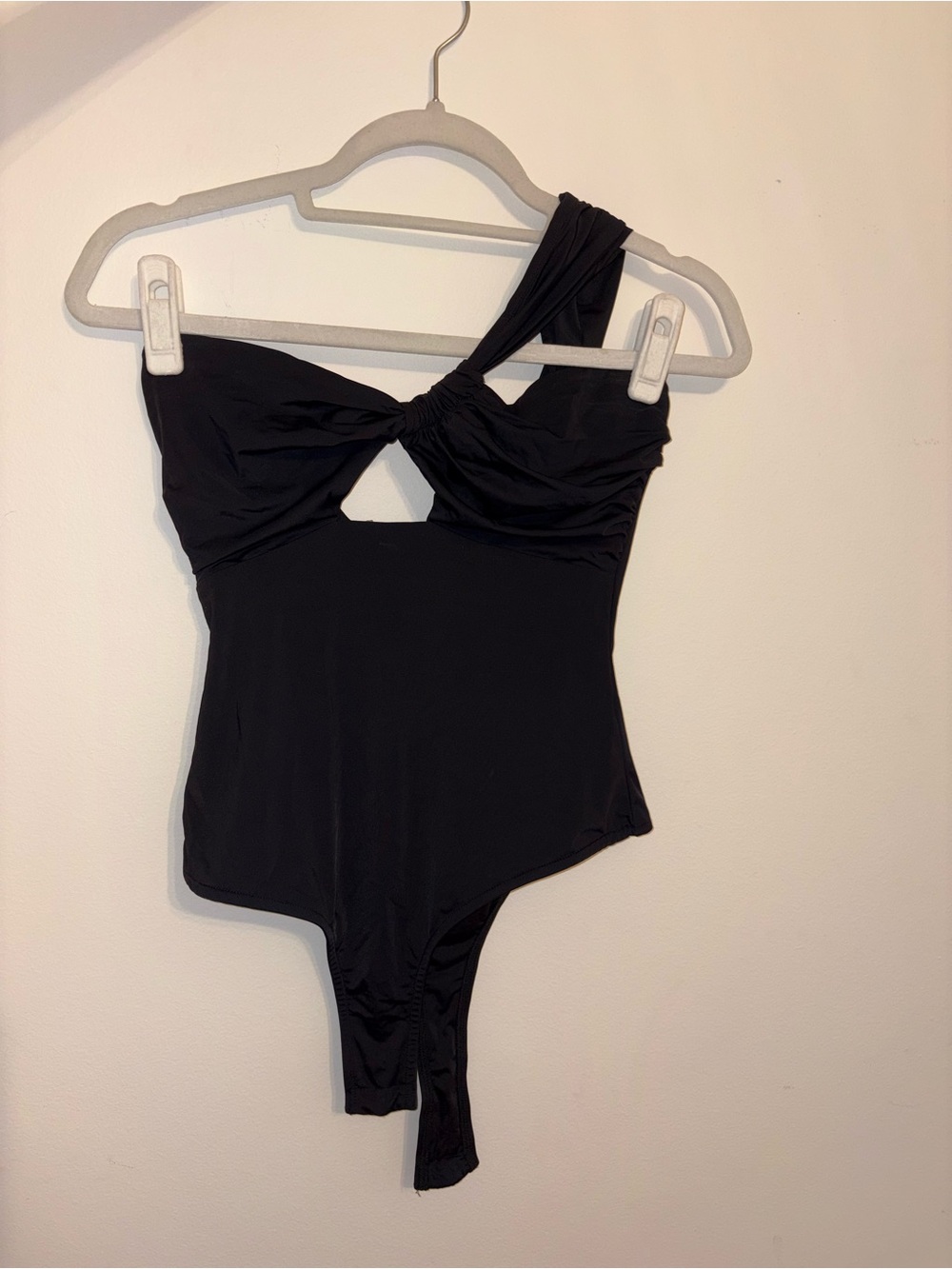 Black One-Shoulder Going Out Top - Picture 2 of 2